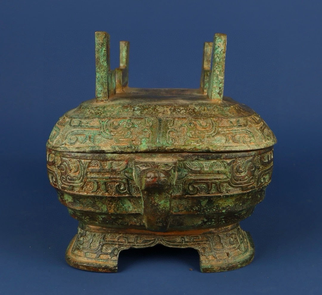 Zhou Dynasty Bronze Square Box - 4