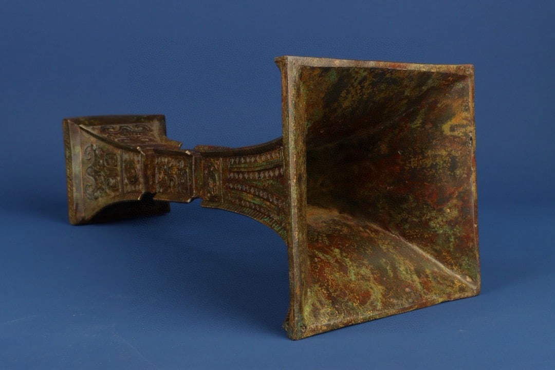 Zhou Dynasty Bronze square flower goblet - 8