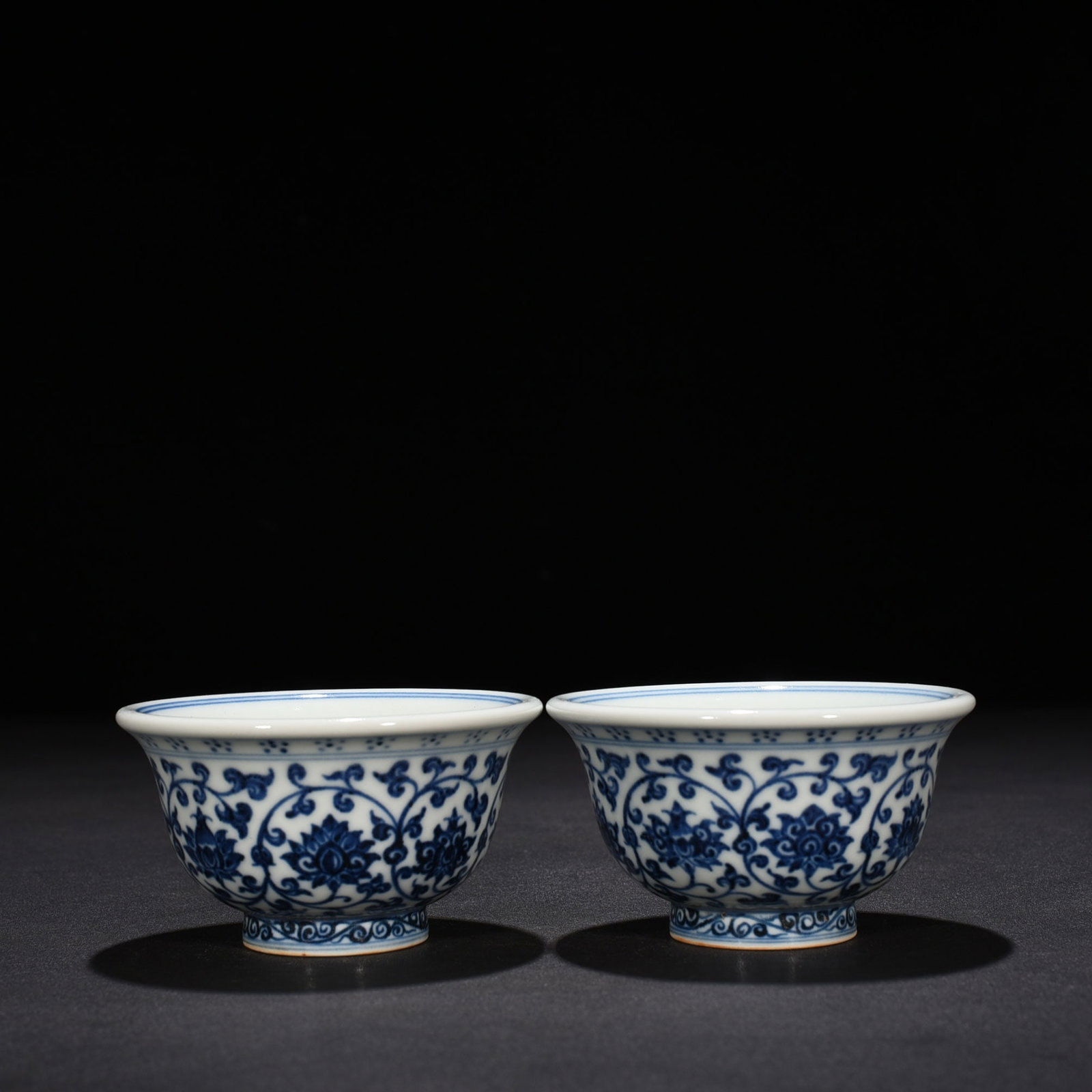 Ming dynasty Yongle blue and white intertwined flower lion pressed hand cup: Size: Width 9.2 cm - Height 5.2 cm Materials: Porcelain Time Period: Ming dynasty Manufactured Date: Yongle Mark & Period Object: Chinese Antique ⛨ Purchase With Confidence ✔ Verifi