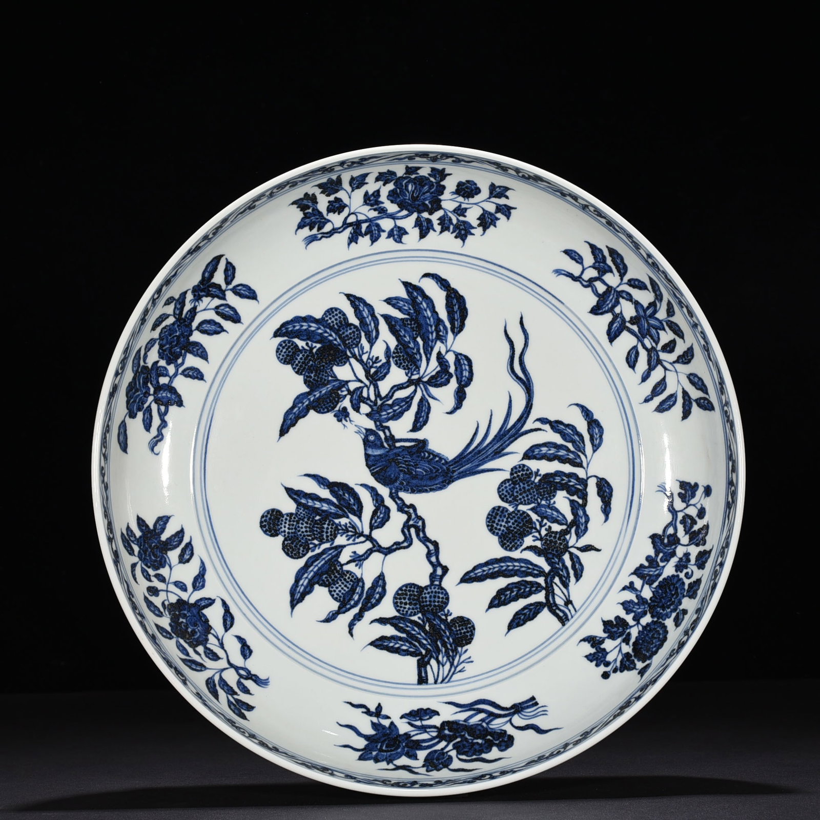 Ming Dynasty Yongle blue and white lychee flower and bird pattern plate (1 of 9)