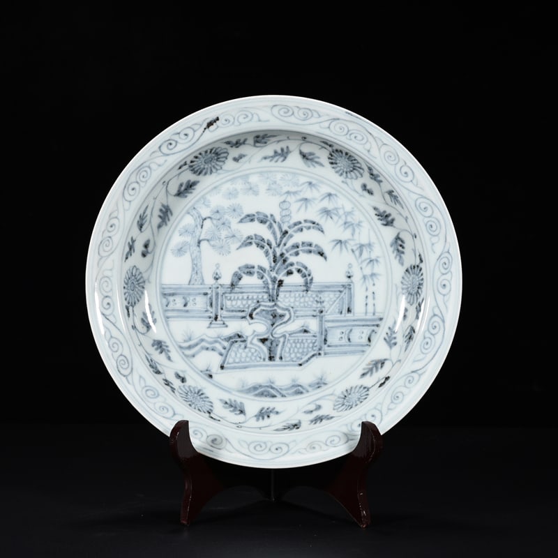 Ming dynasty Hongwu blue and white courtyard banana pattern folding edge plate (1 of 6)