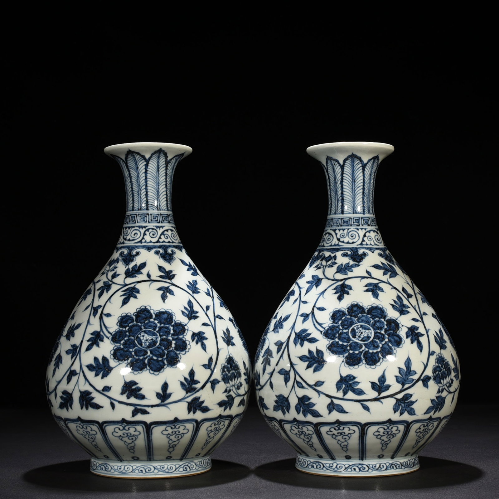 Ming Dynasty Hongwu blue and white jade pot with peony pattern and spring vase: Size: Height 33 cm - Width 21 cm Materials: Porcelain Time Period: Ming dynasty Manufactured Date: Hongwu Mark & Period Object: Chinese Antique ⛨ Purchase With Confidence ✔ Verified