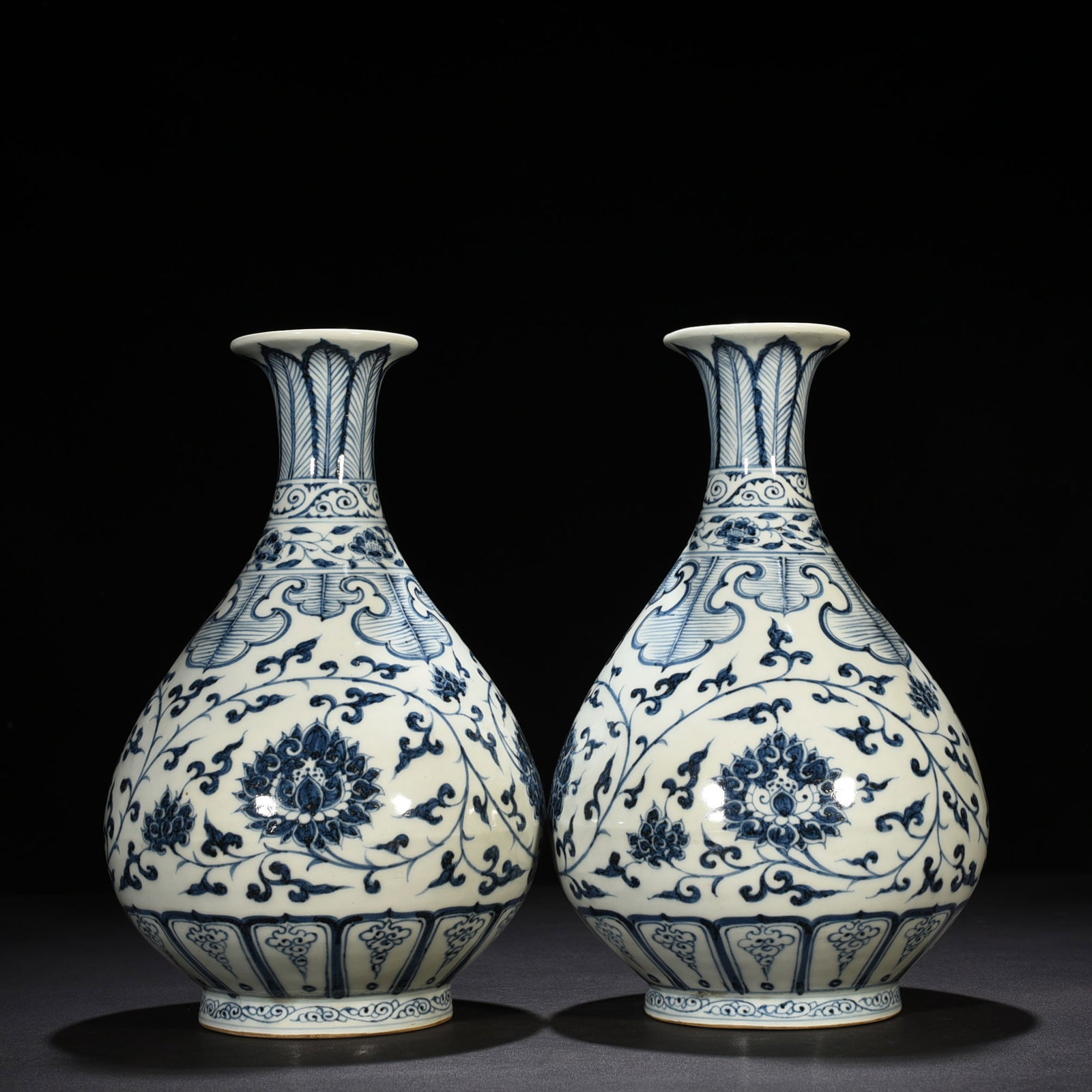 Ming dynasty Hongwu blue and white lotus pattern jade pot: Size: Height 33 cm - Width 21 cm Materials: Porcelain Time Period: Ming dynasty Manufactured Date: Hongwu Mark & Period Object: Chinese Antique ⛨ Purchase With Confidence ✔ Verified