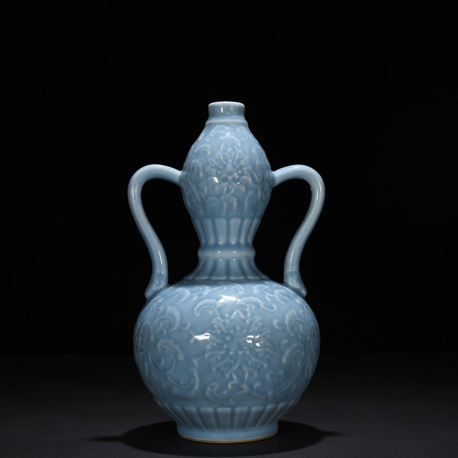 Qing Dynasty Qianlong sky blue glaze carved branches and floral patterns gourd vase: Size: Height 34 cm - Width 16 cm Materials: Porcelain Time Period: Qing dynasty Manufactured Date: Qianlong Mark & Period Object: Chinese Antique ⛨ Purchase With Confidence ✔ Verifi