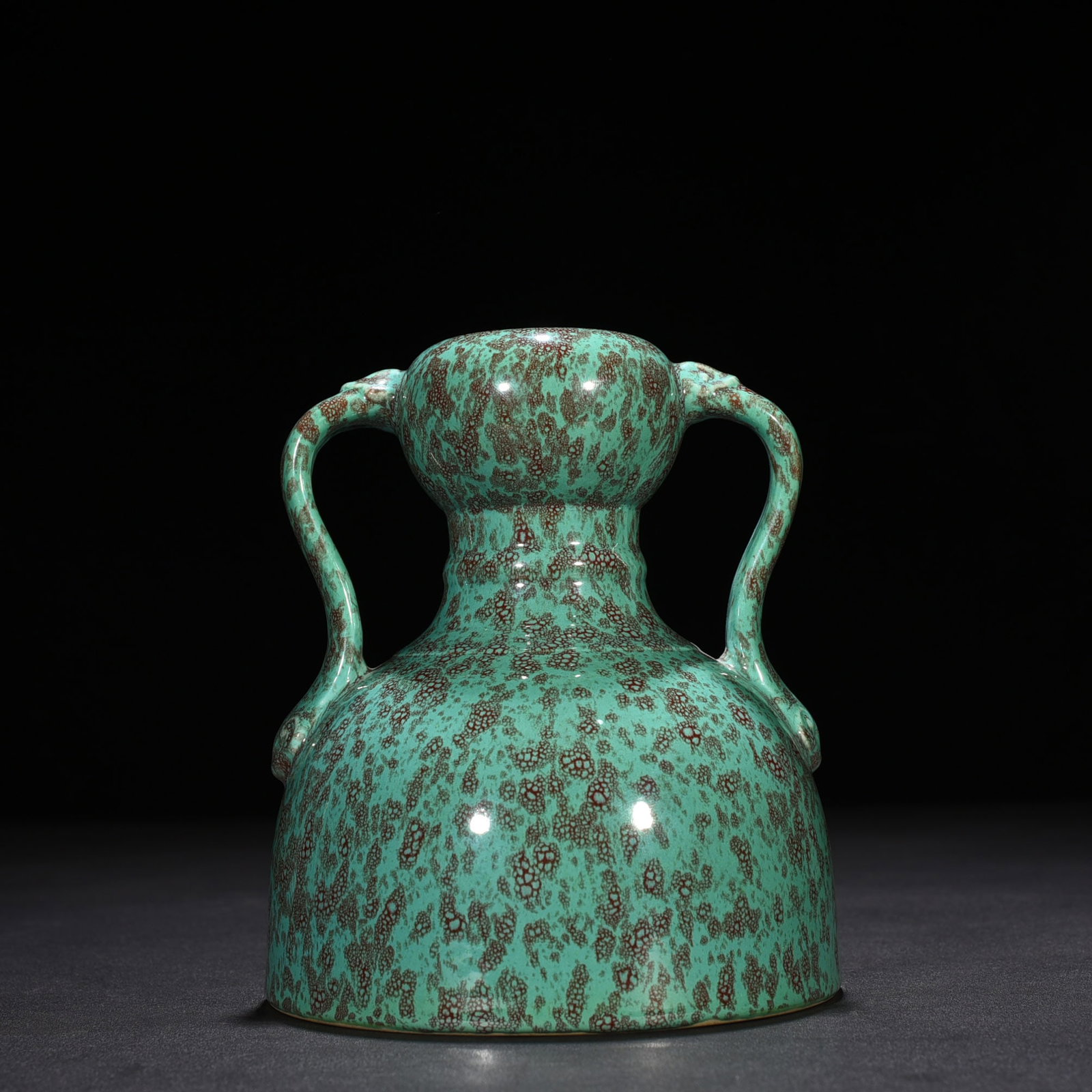 Qing Dynasty Qianlong furnace Jun glazed Ruyi ear garlic bottle: Size: Height 16 cm - Width 14 cm Materials: Porcelain Time Period: Qing dynasty Manufactured Date: Qianlong Mark & Period Object: Chinese Antique ⛨ Purchase With Confidence ✔ Verifi