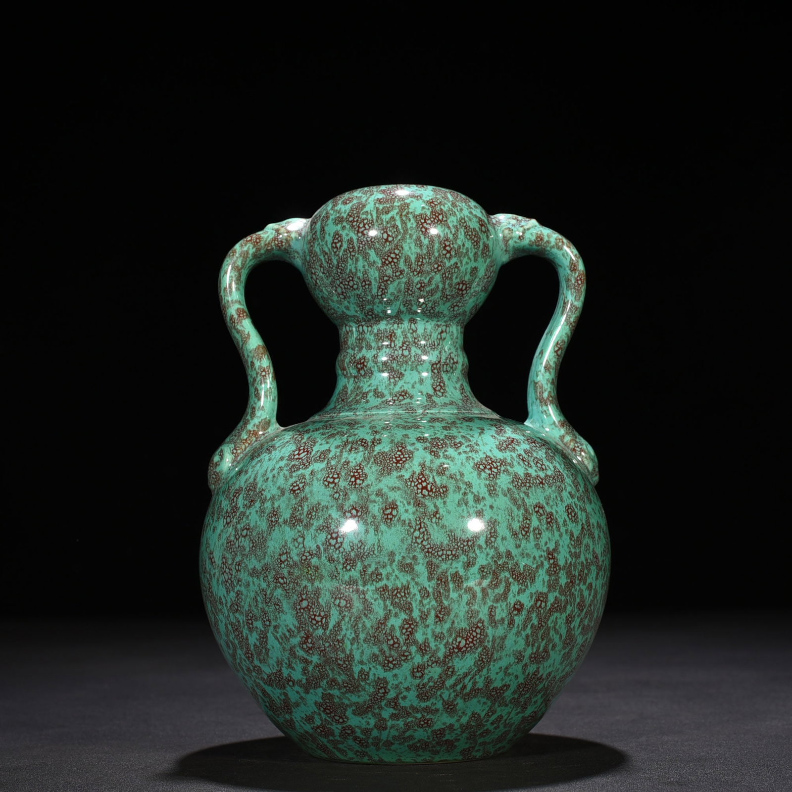 Qing Dynasty Qianlong furnace Jun-glazed Ruyi ear garlic vase: Size: Height 20 cm - Width 14 cm Materials: Porcelain Time Period: Qing dynasty Manufactured Date: Qianlong Mark & Period Object: Chinese Antique ⛨ Purchase With Confidence ✔ Verifi