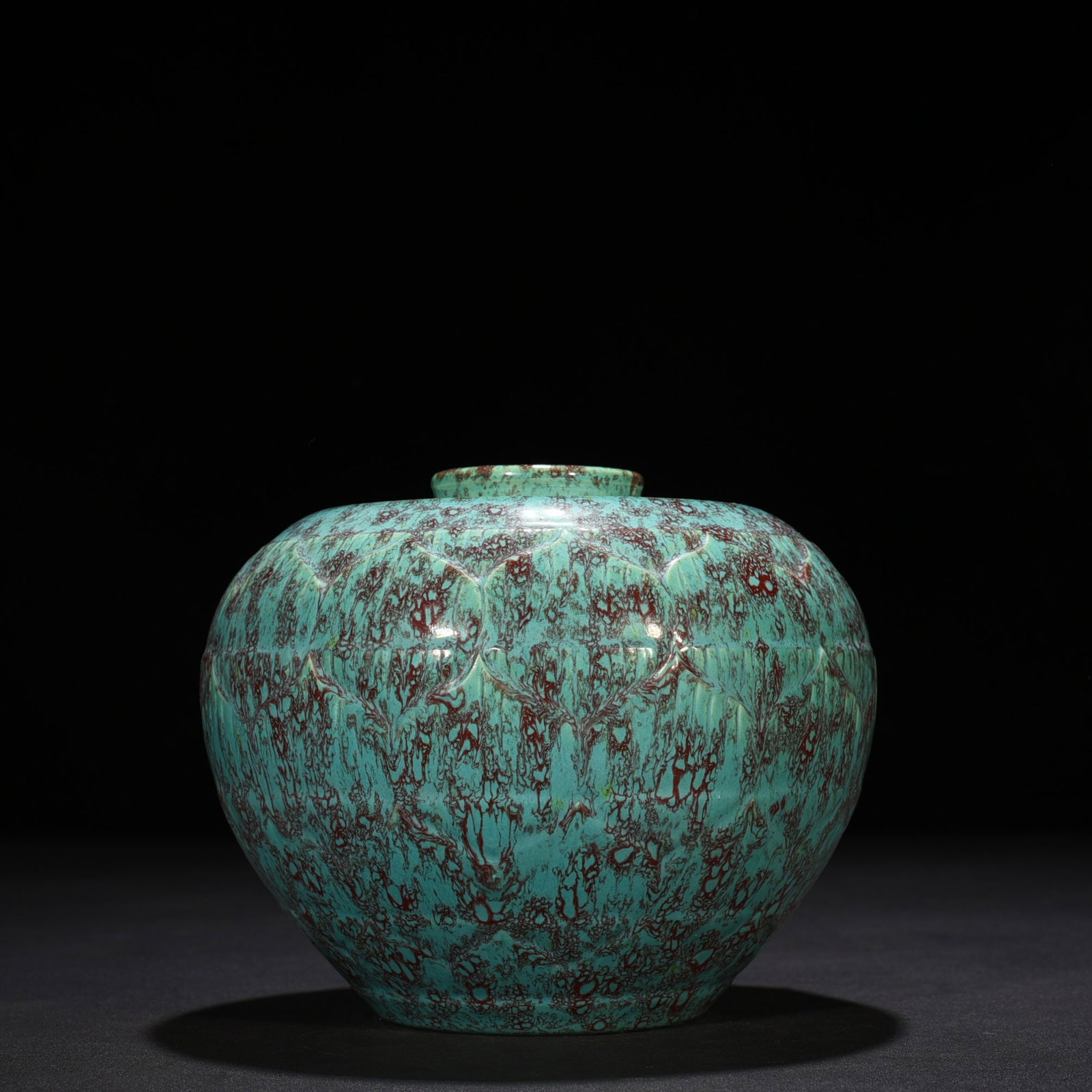 Qing Dynasty Qianlong furnace Jun glazed apple water bowl: Size: Width 15 cm - Height 14 cm Materials: Porcelain Time Period: Qing dynasty Manufactured Date: Qianlong Mark & Period Object: Chinese Antique ⛨ Purchase With Confidence ✔ Verifi
