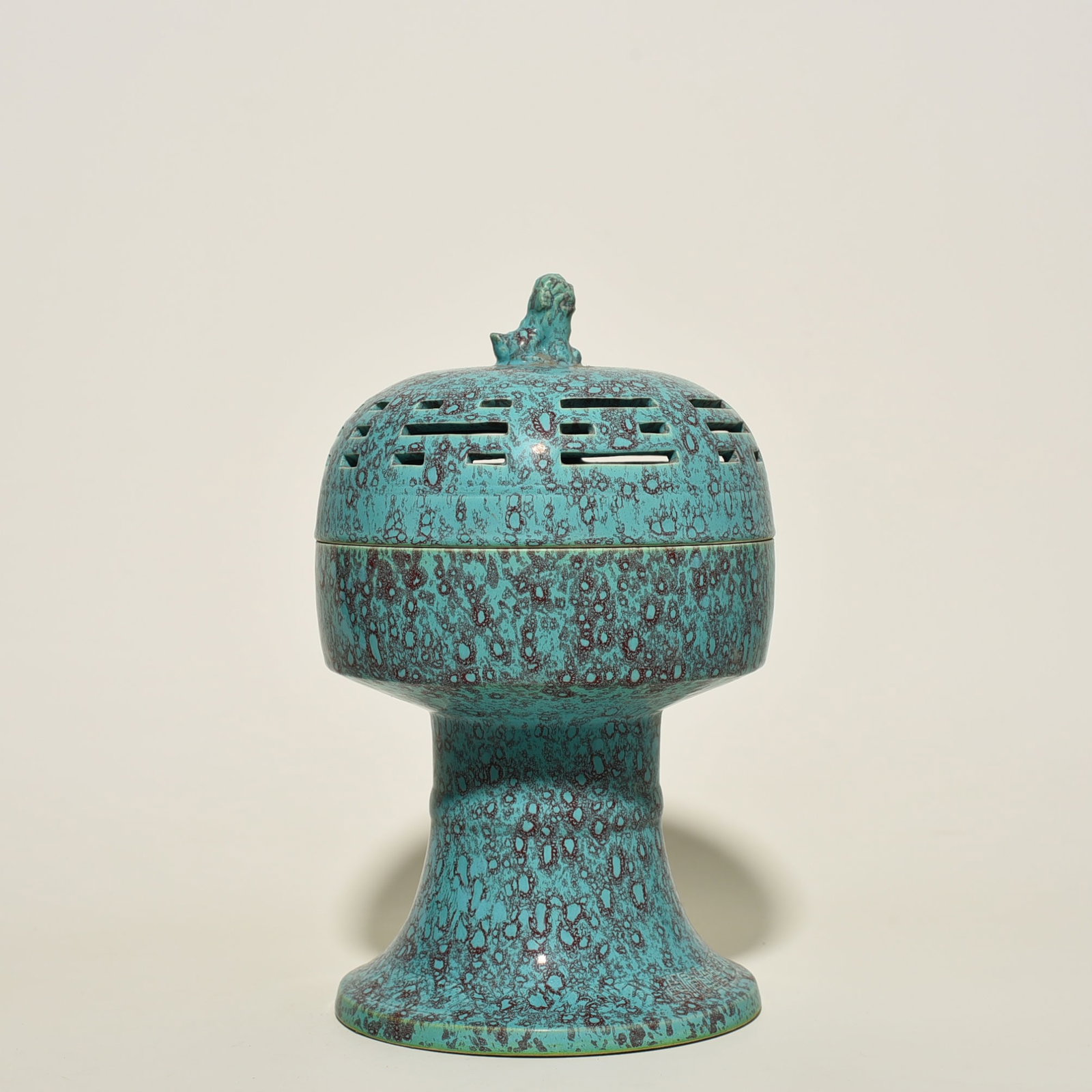 Qing Dynasty Qianlong furnace Jun glaze carved Eight Diagrams hollow pocket fumigation: Size: Height 25 cm - Width 16 cm Materials: Porcelain Time Period: Qing dynasty Manufactured Date: Qianlong Mark & Period Object: Chinese Antique ⛨ Purchase With Confidence ✔ Verifi
