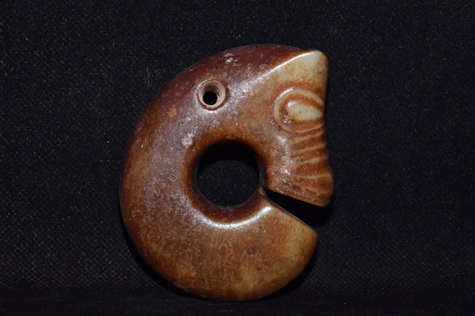 Chinese Hongshan culture jade carved ornaments: Size: Height 8.2 cm - Width 6.5 cm Materials: Natural Jade Time Period: Hongshan Culture Manufactured Date: 3000-BC Object: Chinese Antique ⛨ Purchase With Confidence ✔ Verified Auc