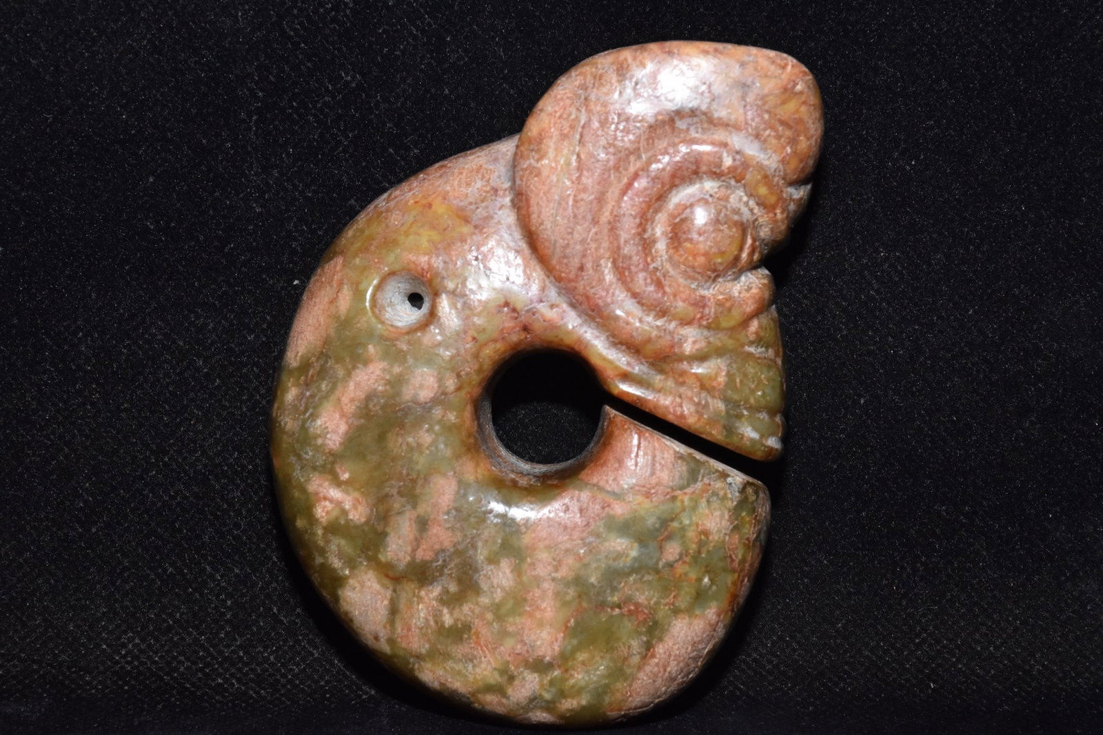 Chinese Hongshan culture jade carved ornaments: Size: Height 10.5 cm - Width 7 cm Materials: Natural Jade Time Period: Hongshan Culture Manufactured Date: 3000-BC Object: Chinese Antique ⛨ Purchase With Confidence ✔ Verified Auct