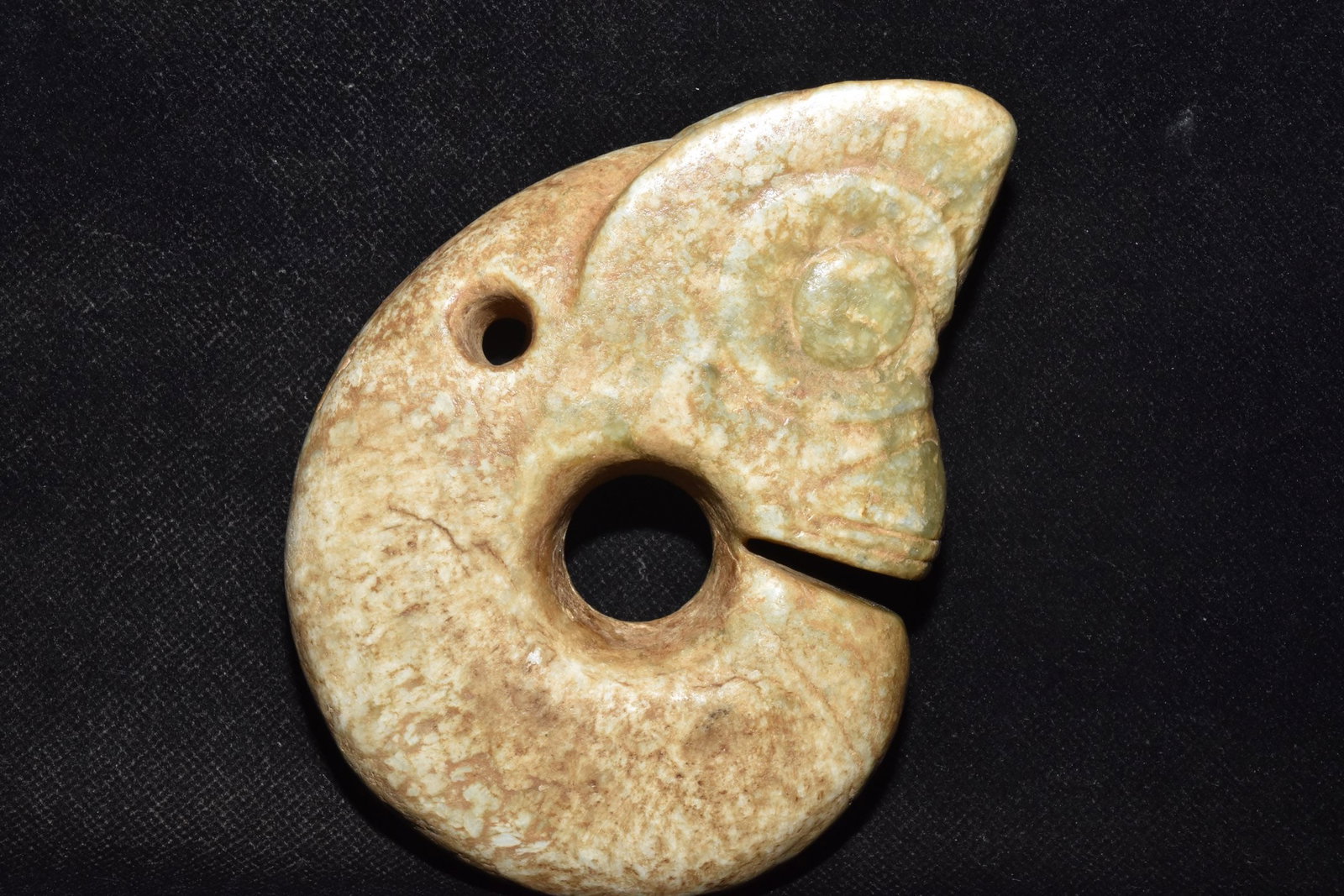 Chinese Hongshan culture jade carved ornaments: Size: Height 13.5 cm - Width 9.5 cm Materials: Natural Jade Time Period: Hongshan Culture Manufactured Date: 3000-BC Object: Chinese Antique ⛨ Purchase With Confidence ✔ Verified Au