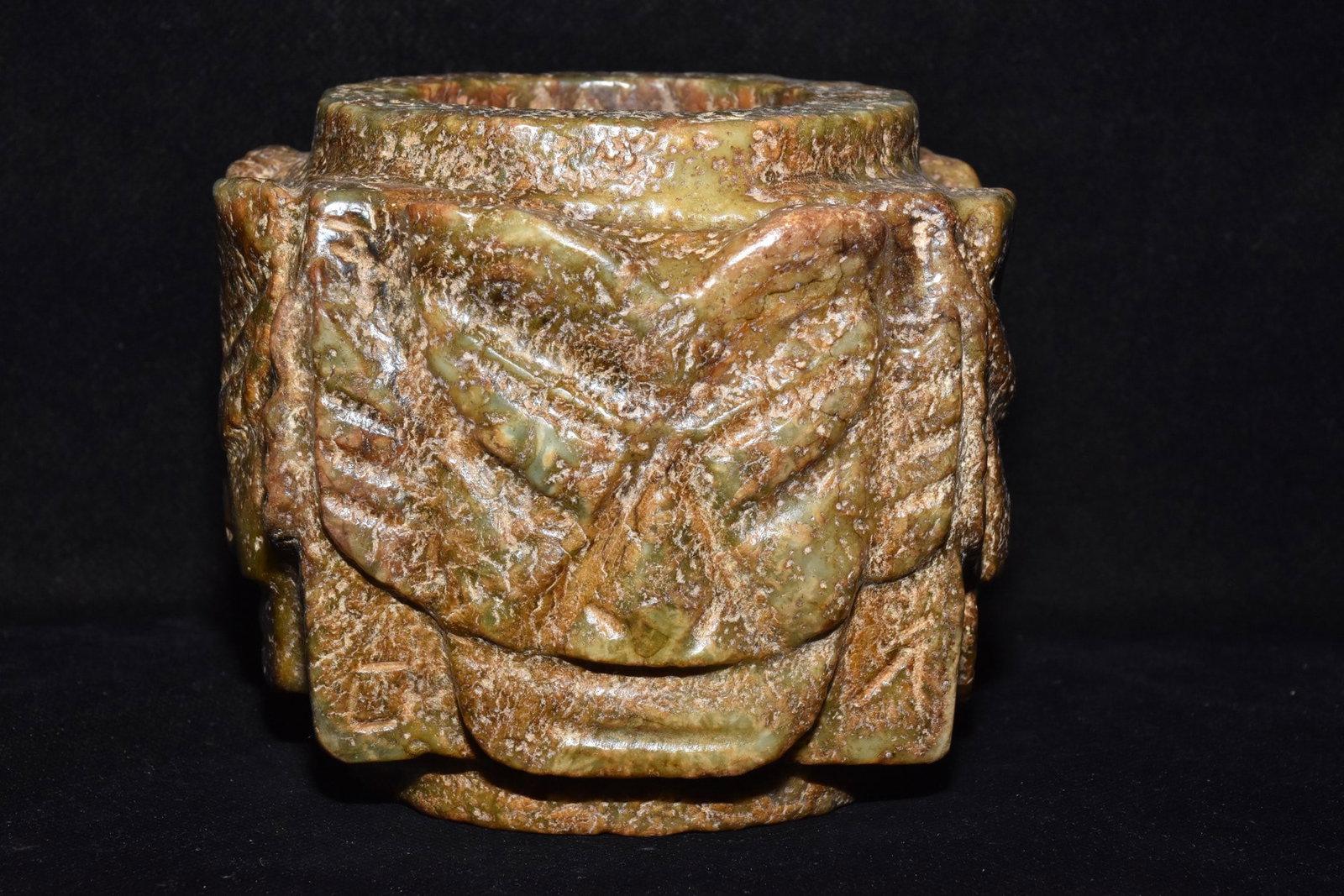 Chinese Hongshan culture jade carved ornaments: Size: Height 12 cm - Width 11.5 cm Materials: Natural Jade Time Period: Hongshan Culture Manufactured Date: 3000-BC Object: Chinese Antique ⛨ Purchase With Confidence ✔ Verified Auc