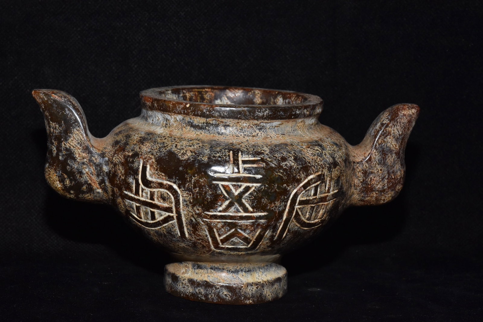 Chinese Hongshan culture jade carved ornaments: Size: Height 10.6 cm - Width 14 cm Materials: Natural Jade Time Period: Hongshan Culture Manufactured Date: 3000-BC Object: Chinese Antique ⛨ Purchase With Confidence ✔ Verified Auc