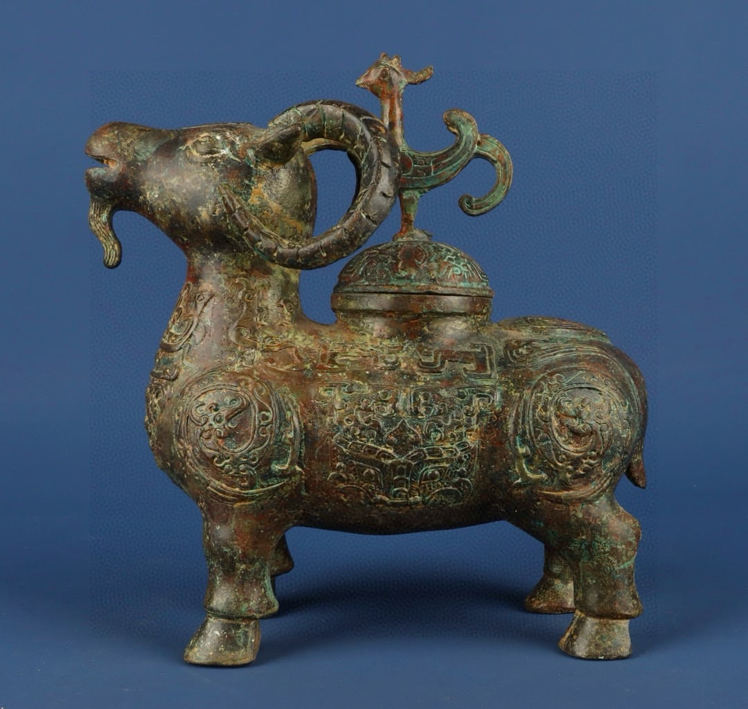 Zhou Dynasty Bronze Man Gong Bird Cover Sheep Gong (1 of 9)