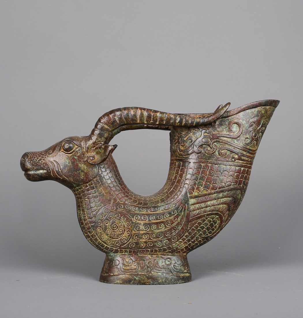 Zhou Dynasty Bronze horn Wine cup (1 of 9)