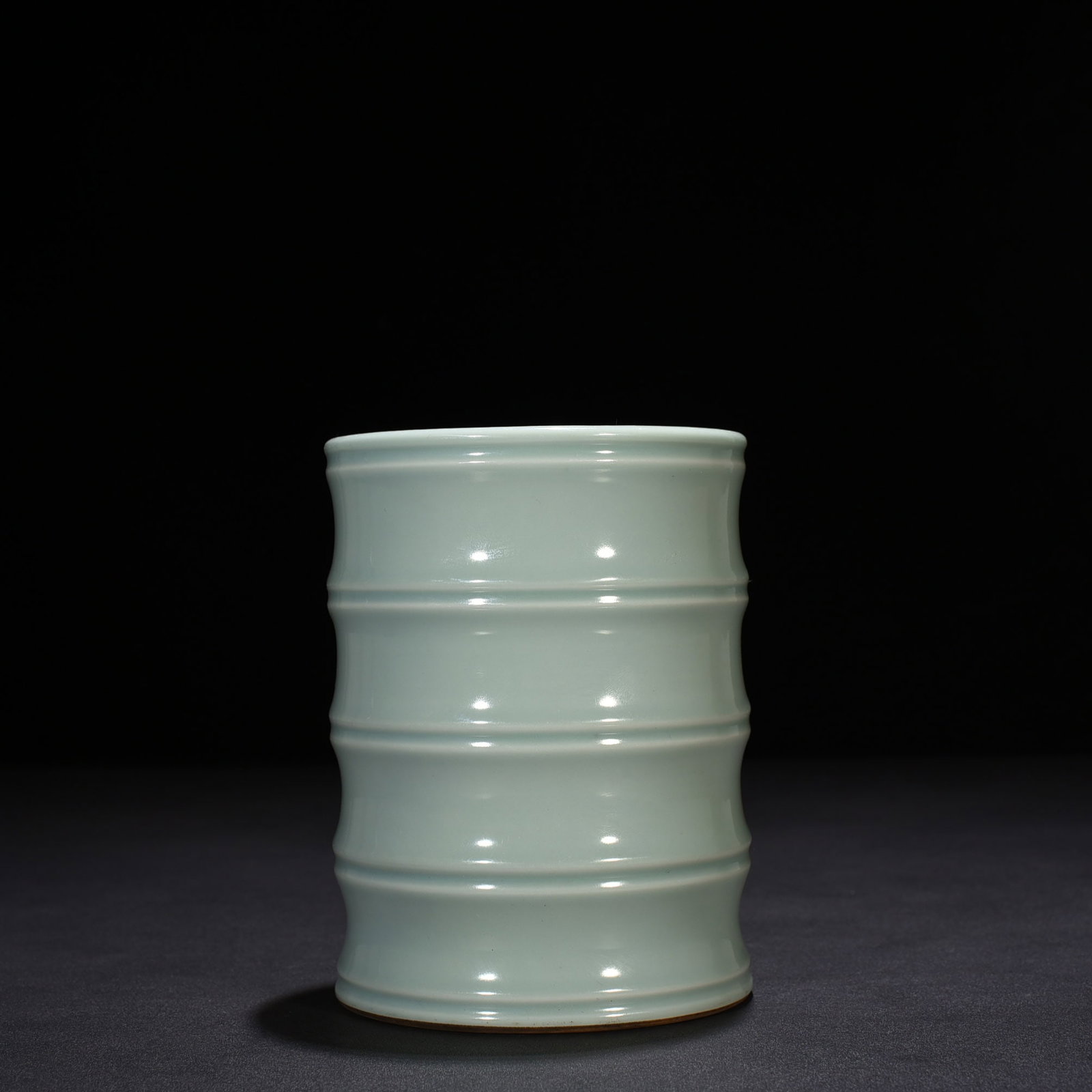 Qing Dynasty Qianlong pink celadon glaze bamboo pen holder (1 of 6)