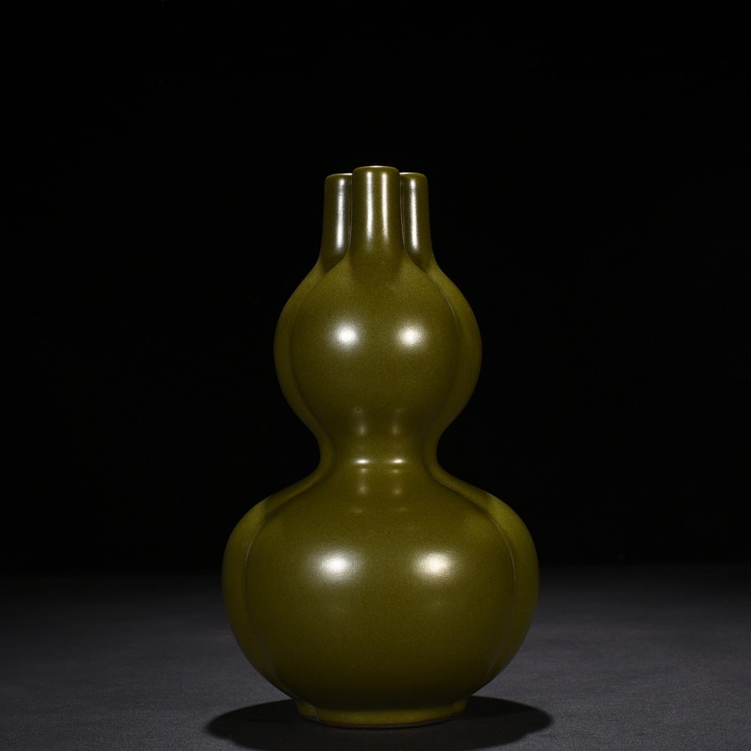 Qing Dynasty Qianlong tea powder-glazed three-tube gourd bottle: Size: Height 27 cm - Width 14 cm Materials: Porcelain Time Period: Qing dynasty Manufactured Date: Qianlong Mark & Period Object: Chinese Antique ⛨ Purchase With Confidence ✔ Verifi