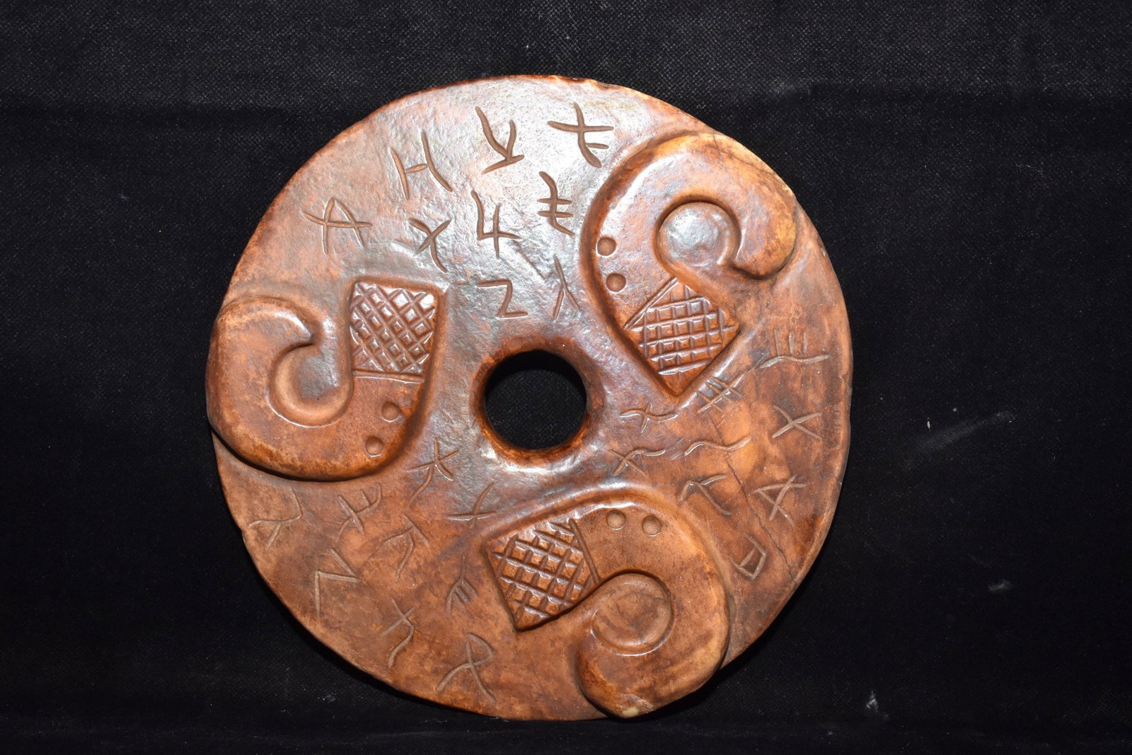 Chinese Hongshan culture jade carved ornaments: Size: Height 22.5 cm - Width 1 cm Materials: Natural Jade Time Period:Hongshan Culture Manufactured Date: 3000-BC Object: Chinese Antique ⛨ Purchase With Confidence ✔ Verified Aucti