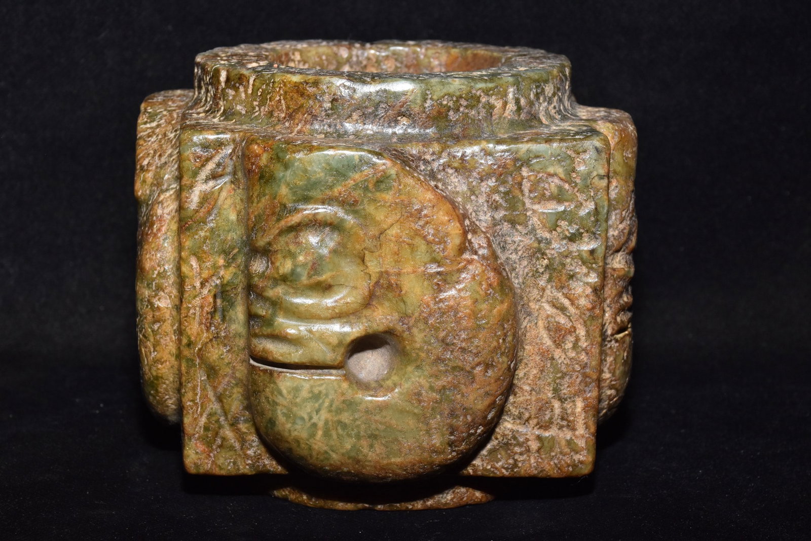 Chinese Hongshan culture jade carved ornaments: Size: Height 12.5 cm - Width 11 cm Materials: Natural Jade Time Period:Hongshan Culture Manufactured Date: 3000-BC Object: Chinese Antique ⛨ Purchase With Confidence ✔ Verified Auct
