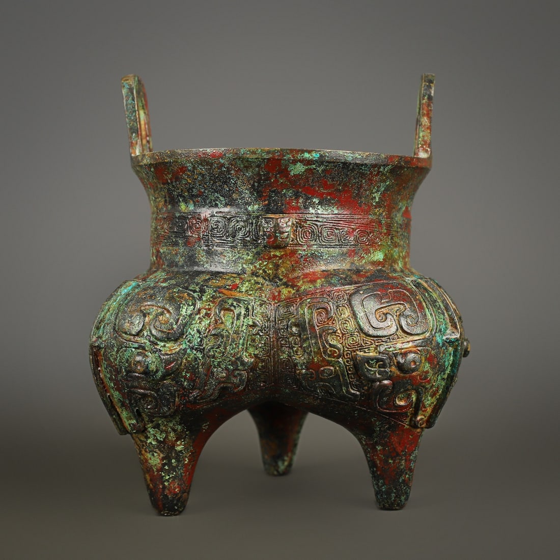 Zhou Dynasty Bronze Tripod: Size: Height 16 cm - Width 14 cm Materials: Bronze Time Period: Zhou dynasty Manufactured Date: 1050-BC Period Object: Chinese Antique ⛨ Purchase With Confidence ✔ Verified Auction