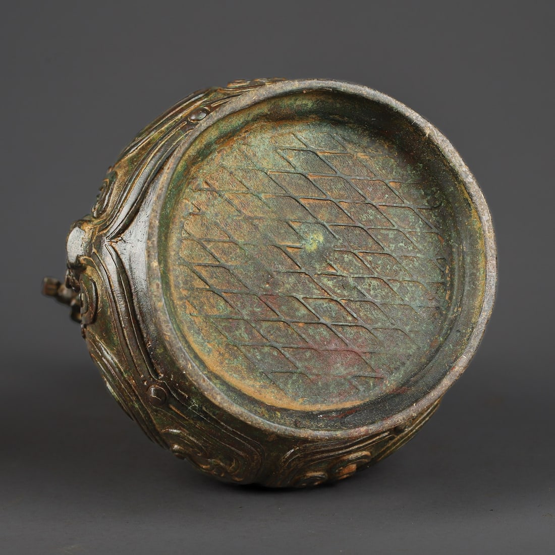 Zhou Dynasty Bronze dragon pattern round bottle - 9