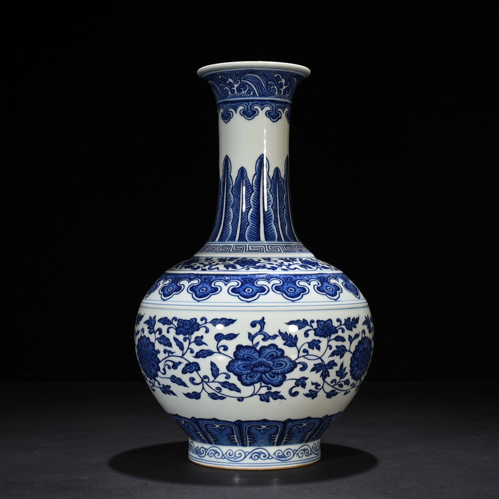 Qing Dynasty Qianlong blue and white intertwining branches and floral patterns vase: Size: Height 38 cm - Width 22 cm Materials: Porcelain Time Period: Qing dynasty Manufactured Date: Qianlong Mark & Period Object: Chinese Antique ⛨ Purchase With Confidence ✔ Verifi