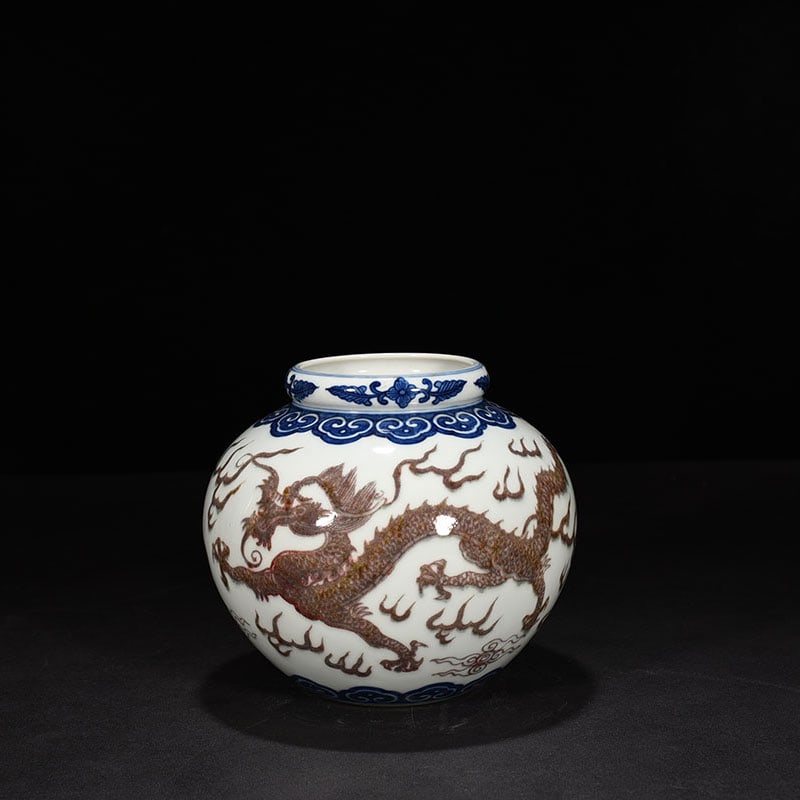 Qing Dynasty Qianlong blue and white glaze red dragon jar: Size: Height 17 cm - Width 15 cm Materials: Porcelain Time Period: Qing dynasty Manufactured Date: Qianlong Mark & Period Object: Chinese Antique ⛨ Purchase With Confidence ✔ Verifi