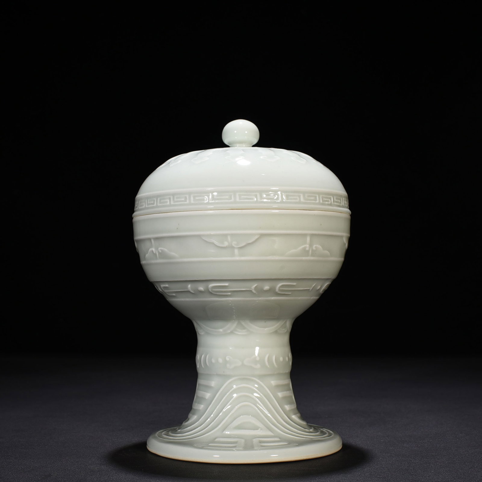 Qing Dynasty Guangxu sweet white glaze bag: Size: Height 22 cm - Width 14.5 cm Materials: Porcelain Time Period: Qing dynasty Manufactured Date: Guangxu Mark & Period Object: Chinese Antique ⛨ Purchase With Confidence ✔ Verif