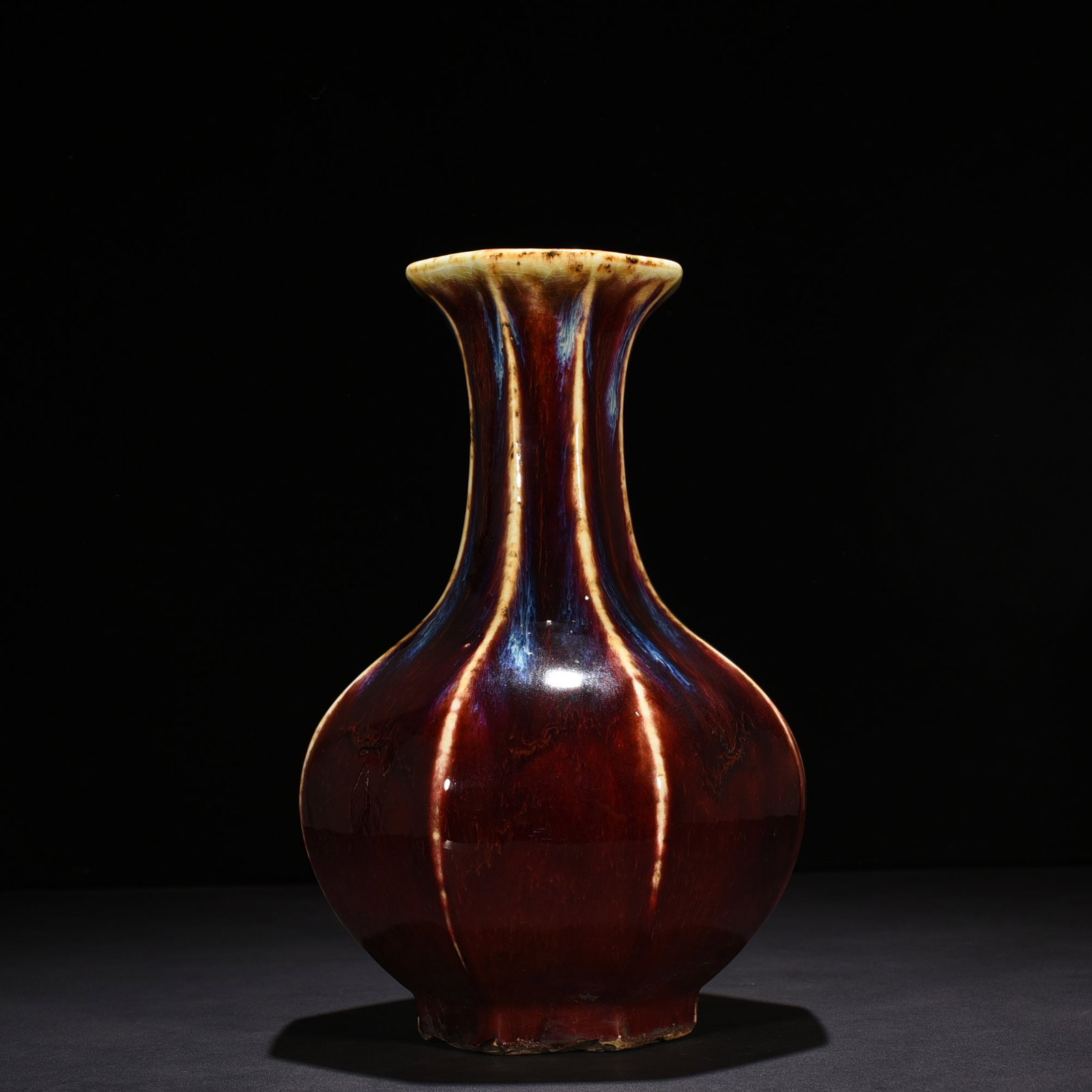Qing Dynasty Guangxu Festival Red Glaze Octagonal Vase (1 of 8)