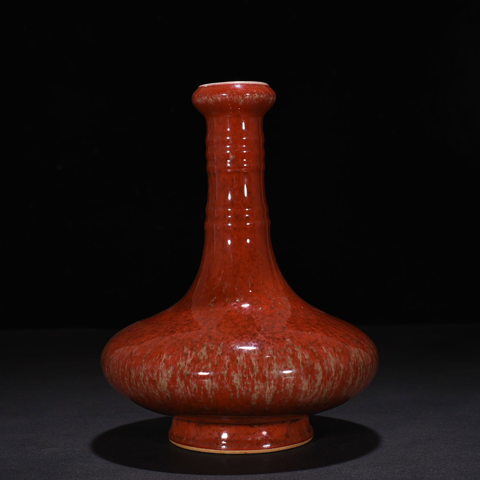 Qing Dynasty Kangxi cowpea red beauty drunk pattern garlic bottle (1 of 8)