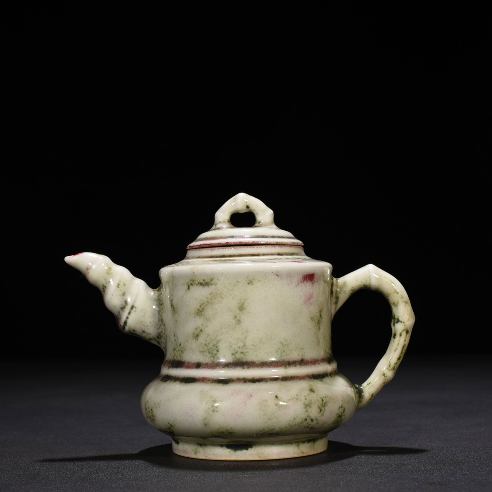Qing Dynasty Kangxi Cowpea Red Beauty Drunk Bamboo Pot (1 of 8)