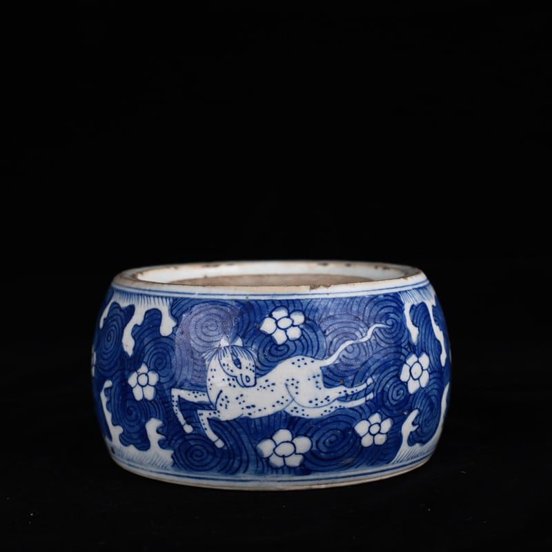 Qing Dynasty Kangxi blue and white Pegasus pattern porcelain washer: Size: Width 13 cm - Height 8 cm Materials: Porcelain Time Period: Qing dynasty Manufactured Date: Guangxu Mark & Period Object: Chinese Antique ⛨ Purchase With Confidence ✔ Verified