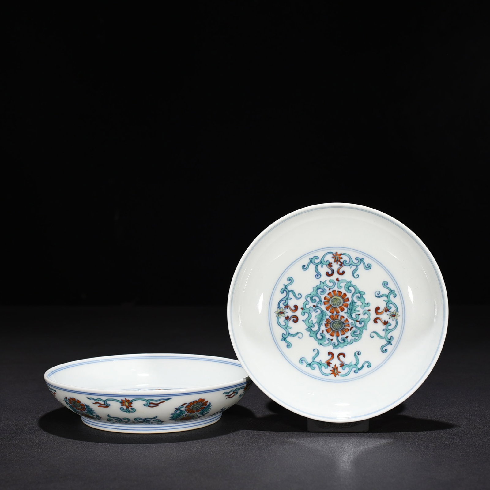 Qing Dynasty Yongzheng Doucai chrysanthemum pattern plate: Size: Width 14.5 cm - Height 3 cm Materials: Porcelain Time Period: Qing dynasty Manufactured Date: Yongzheng Mark & Period Object: Chinese Antique ⛨ Purchase With Confidence ✔ Veri