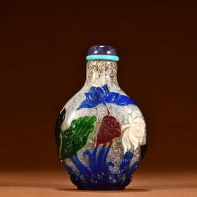 POLYCHROME OVERLAY GLASS 'LOTUS POND' SNUFF BOTTLE (1 of 9)