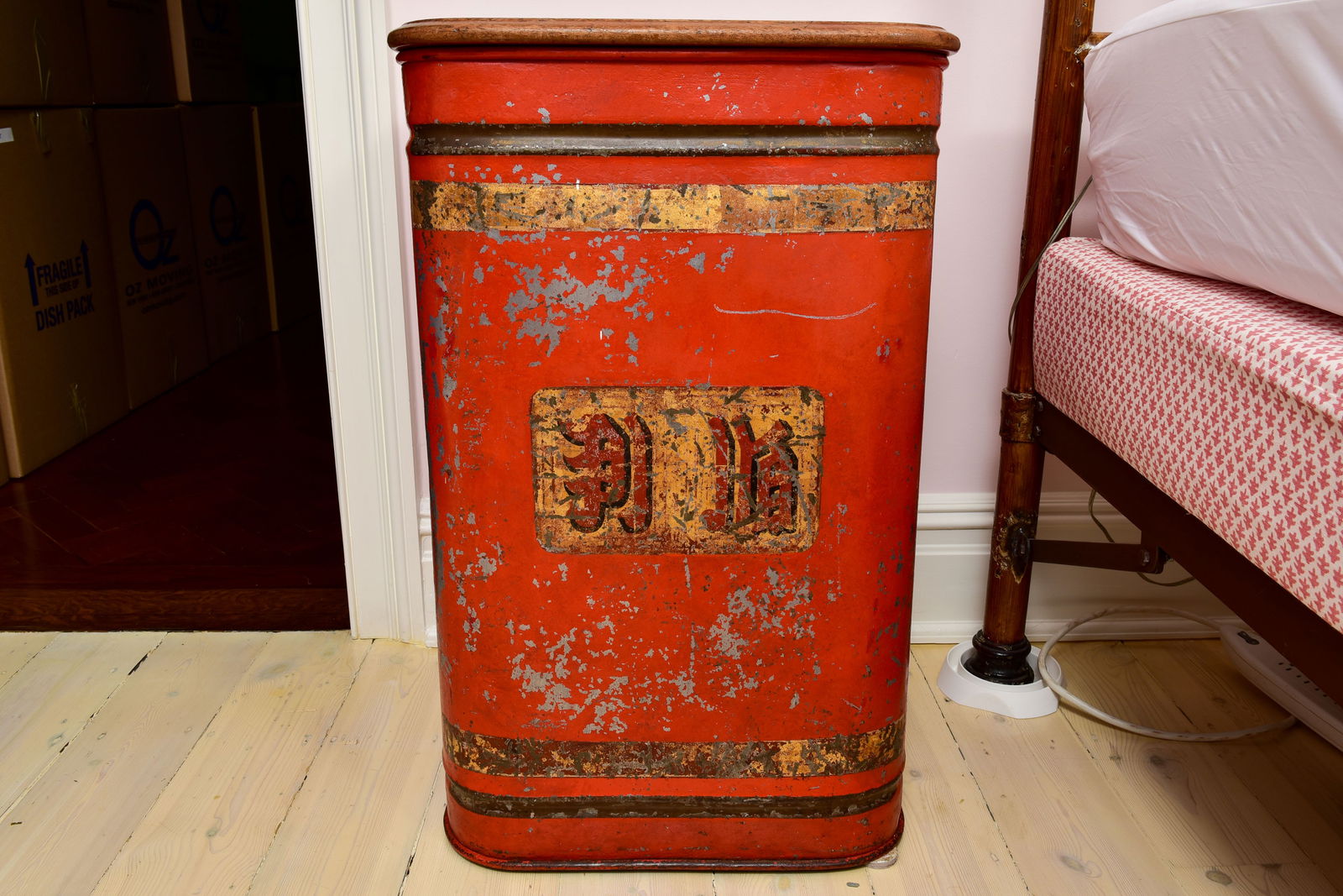 Painted Tole Storage Bin With Wooden Flip Top (1 of 8)