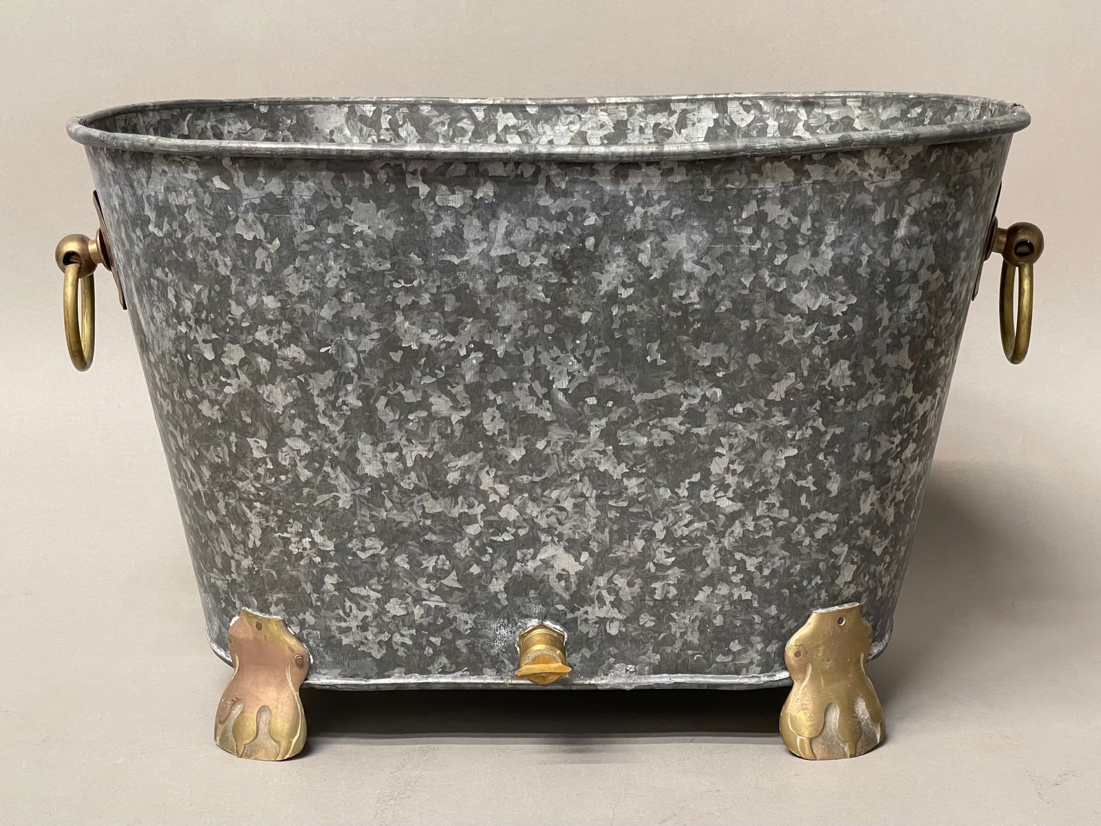 Galvanized Beverage Party Bucket With Lion Claw Feet And Brass Handles (1 of 10)
