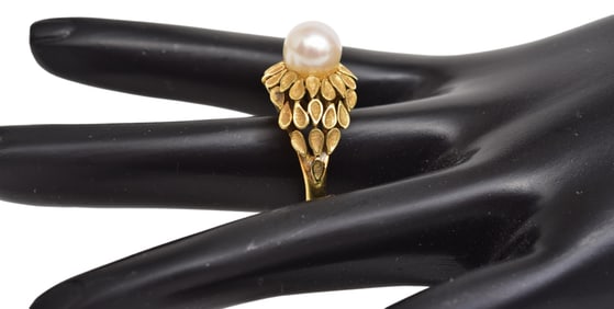 18k Yellow Gold And Pearl Ring