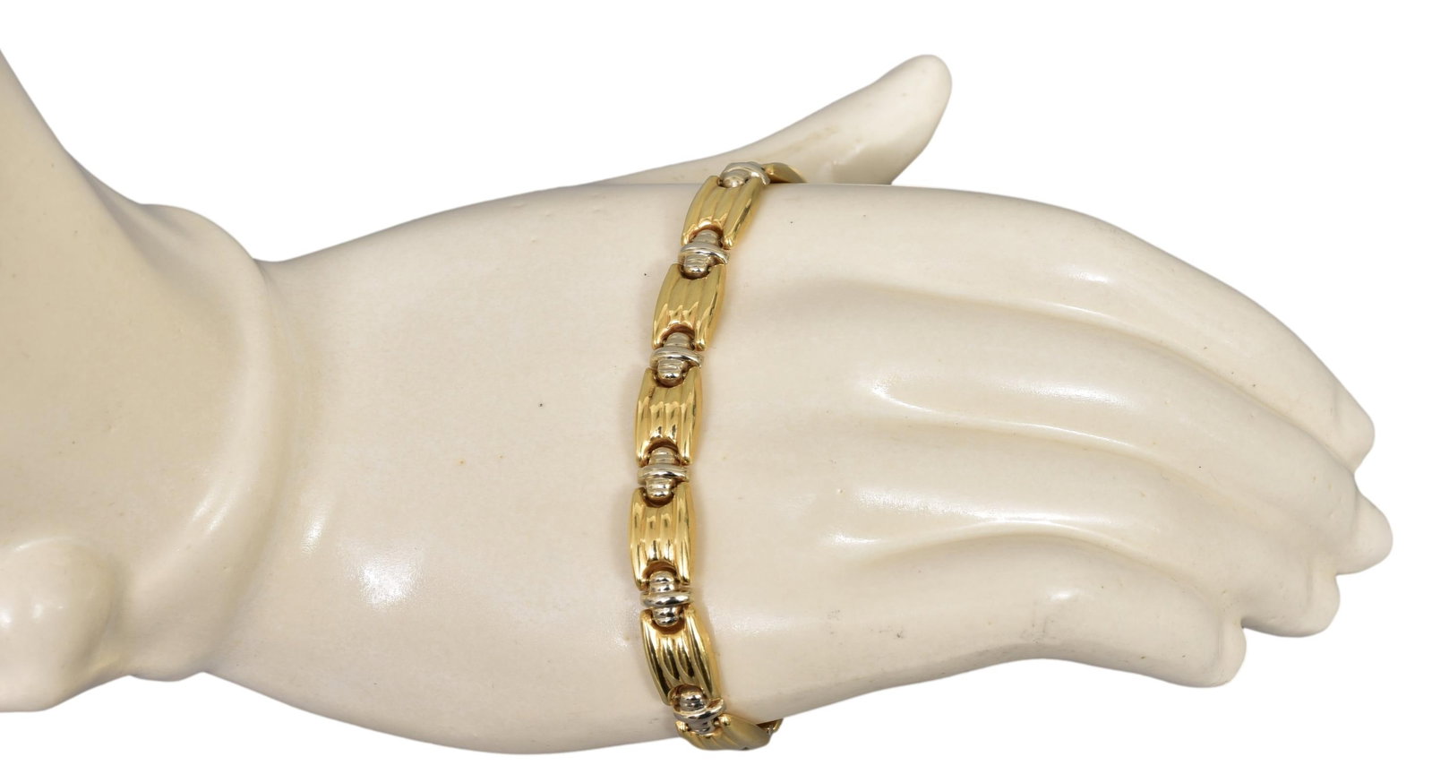 Italian 14k Yellow Gold Bracelet: Weight: 13.2 grams Dimensions: 7"long Marked: 14Kt / Italy Town Auction House & Gallery offers local delivery to Manhattan, Connecticut and Westchester for most items excluding large furniture. For a 