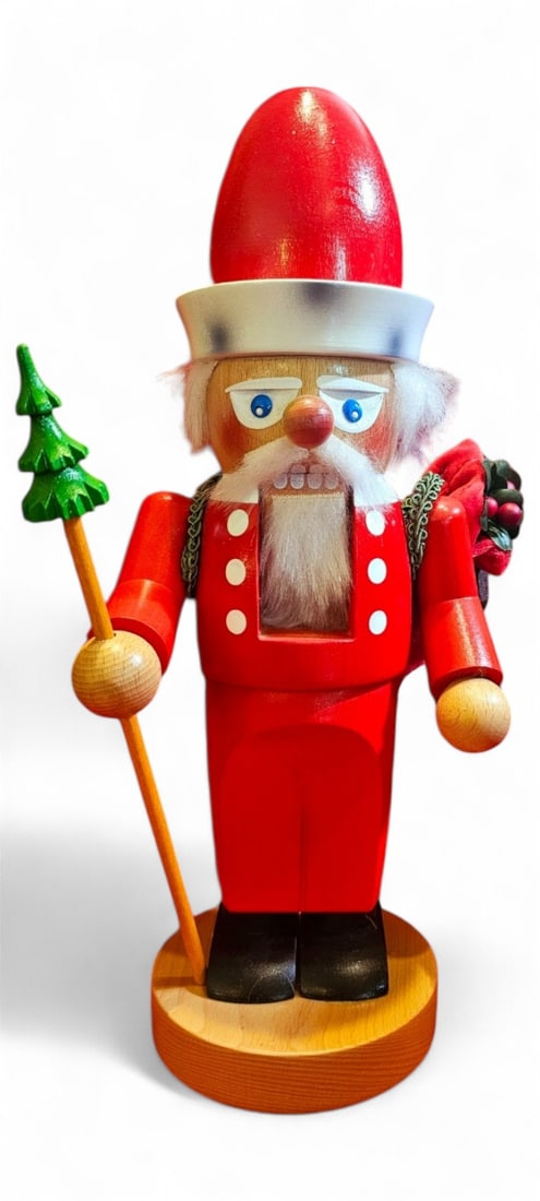 Steinbach S1338 Chubby Santa Claus Nutcracker: These are all in good condition. Coming from a large collection that was cared for. They have been tucked away for quite some time. If there is damage present we will try to note.