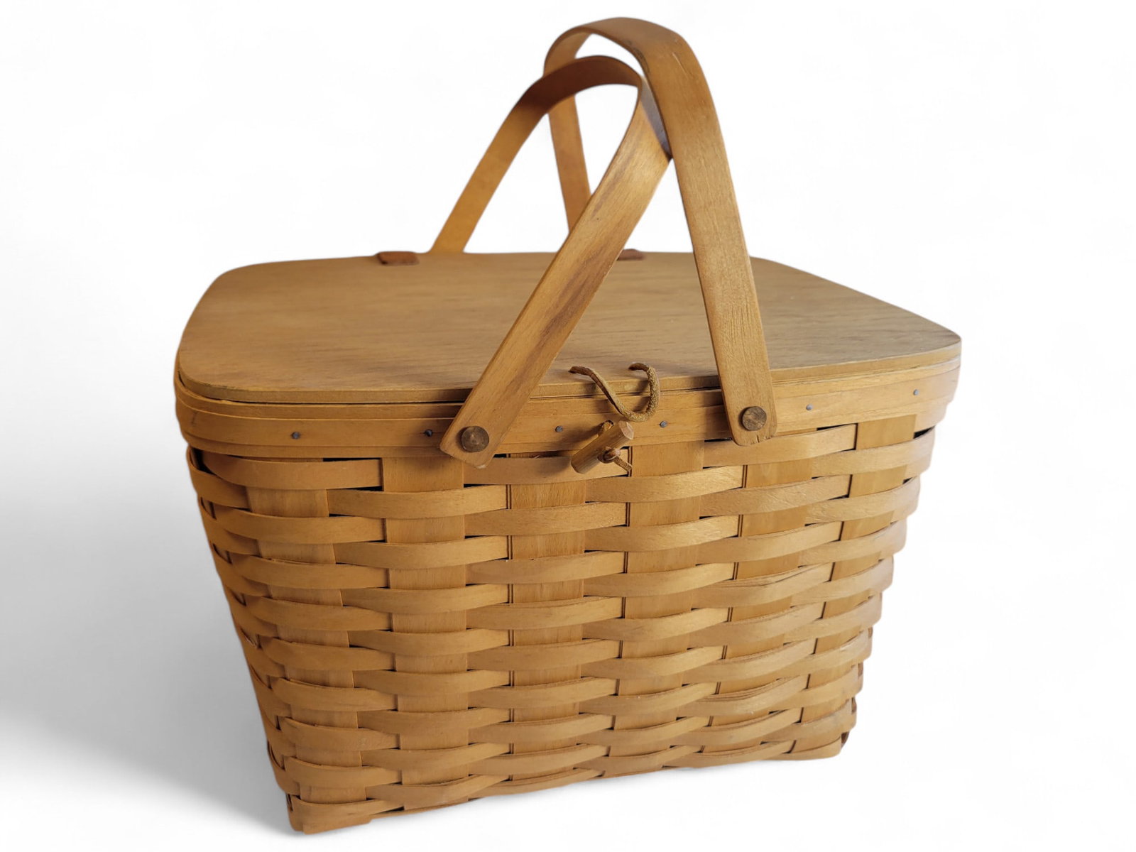 Large Lidded Longaberger Picnic Basket: Large Lidded Longaberger Picnic Basket with tie down front clasp. Width 16.5" x Height 10.75"