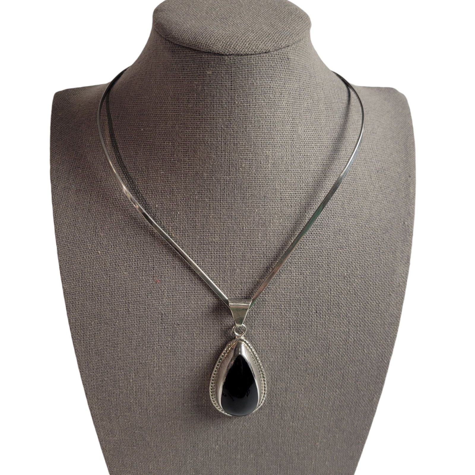 Sterling Silver Choker & Black Onyx Sterling Pendant 40 Grams: Sterling Silver Choker & Black Onyx Taxco Sterling Pendant. Total weight 40 Grams