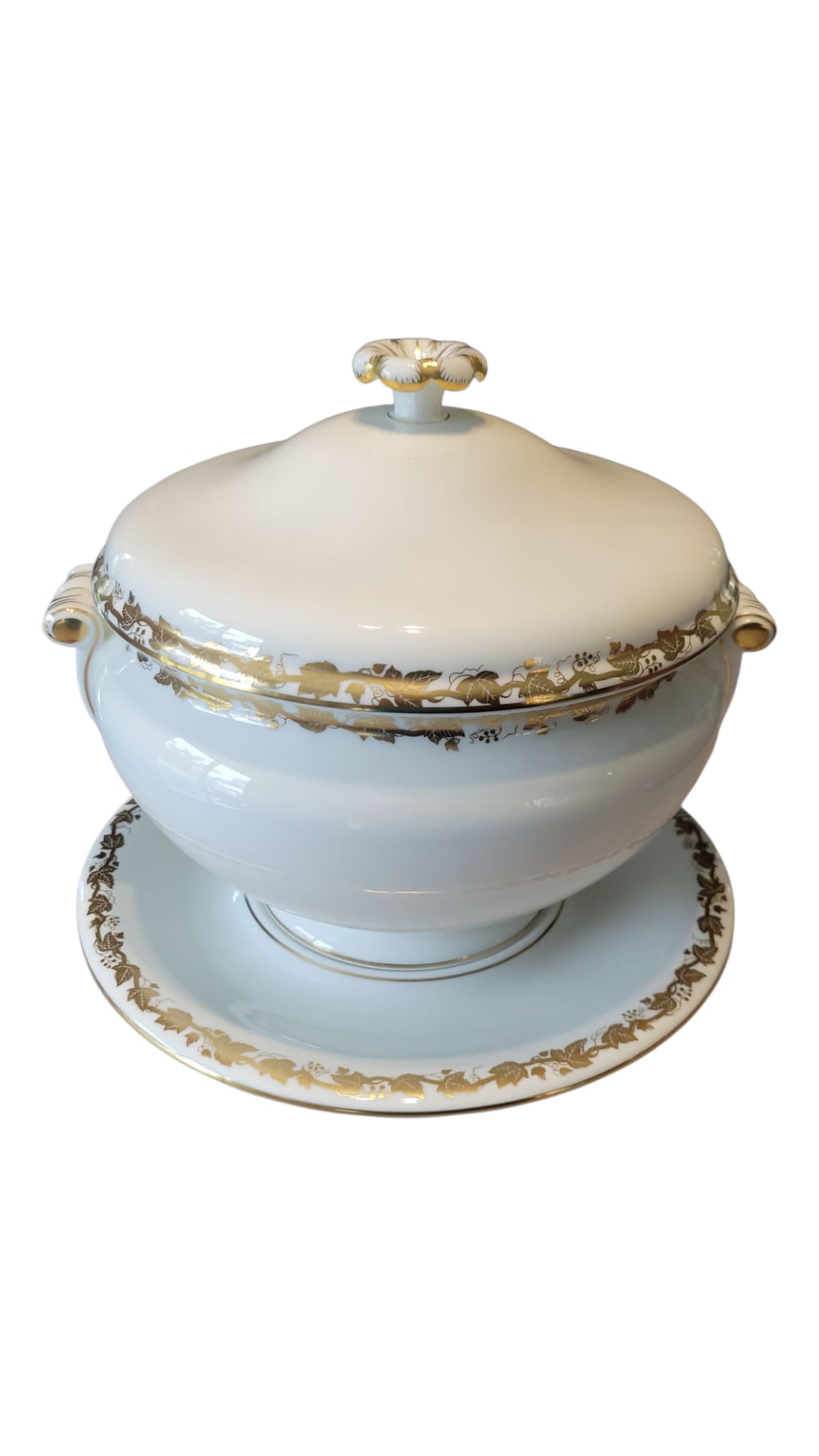 Whitehall Wedgwood Large Soup Tauren W/ Base Plate Auction Whitehall Wedgwood Large Soup Tauren W/ Base Plate Auction