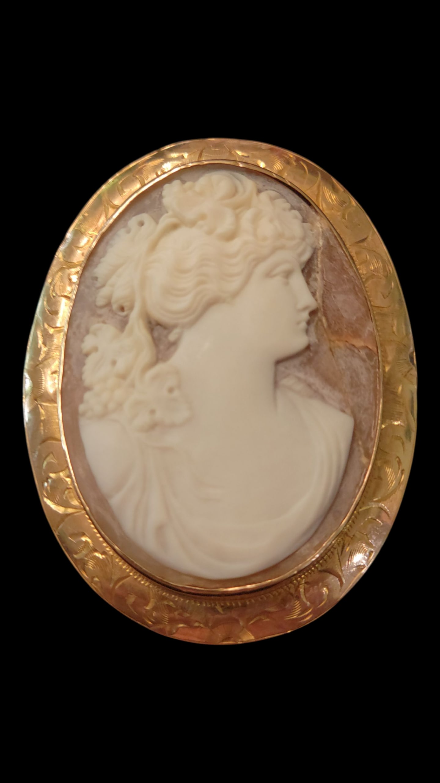 Victorian Carved 10K Gold Cameo Brooch/Pendant 12.7 Gr: A timeless treasure, this exquisite antique cameo features a delicately hand-carved shell portrait, rich in detail and charm. Set in a finely etched 10kt gold frame, it showcases craftsmanship from a 