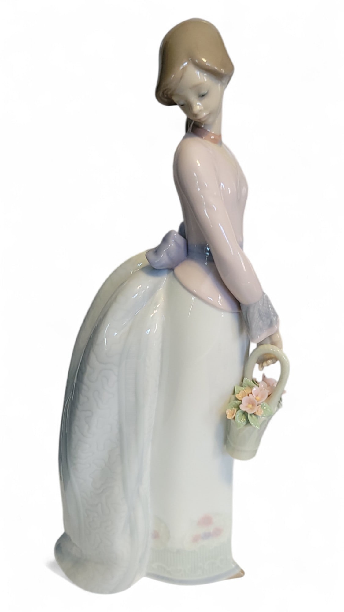 Llardo Porcelain Sculpture " Basket of Love " with Box: Llardo Porcelain Sculpture " Basket of Love " with Box