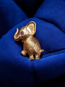 Yellow Gold Elephant with Ruby Eye Brooch ~ Pin, FJG 14 kt ~ 8.4 Grams