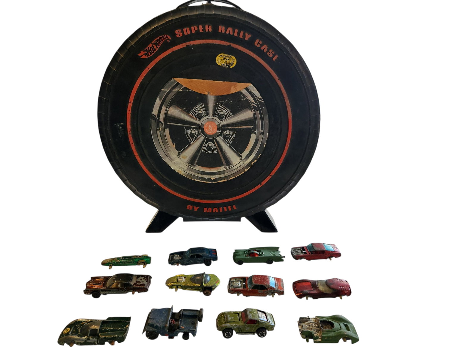 Lot of Redline HotWheels Cars Part Cars w/ Case: Lot of Redline HotWheels Cars Part Cars w/ Case. These cars are missing wheels and parts. Great part cars also comes with original carrying case. All in fair condition.