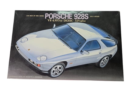 Porsche 928S V8 4,957 cc DOHC 32 Valve 1/24 scale Fujimi Model Kit