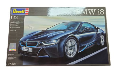 Revell Model Kit - BMW i8 Model 07008 1:24 Scale