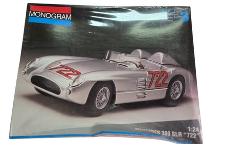 Monogram - Completely Sealed Box - Mercedes 300 SLR "722" 1:24 scale model kit