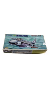 ACE Grumman A-6E Intruder U.S. Navy / MC Carrier-Borne Attacker Model Kit 1/72 Scale
